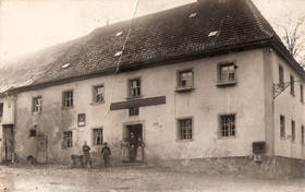 The Golden Griffen Hotel in the year 1910.